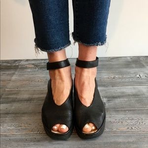 Fly London yala black leather wedge sandal sz42